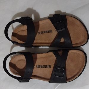 NWOT , size 8M Black Cushionaire berkinstock style sandals